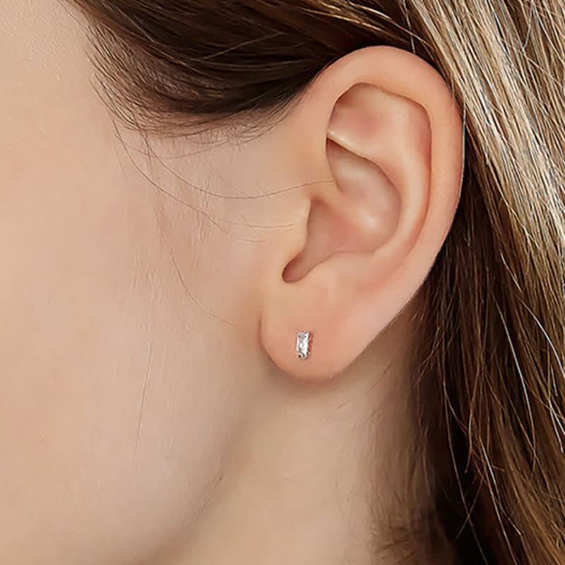 

Dana Burton Victoria Luxe Mini Earrings black