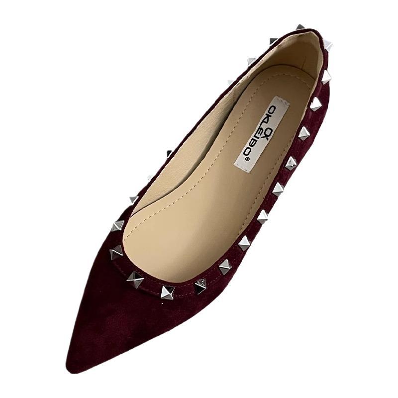 Pointed inner height increase rivet single shoes women's 2025 spring and summer new shallow mouth soft sole red wedding shoes banquet ladyshoes