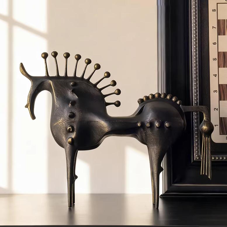 Handmade Iron Animal Sculpture Art Crafts Abstract Horse Stinging Horses Metal Decorative Figurines Home Decoration Accessories