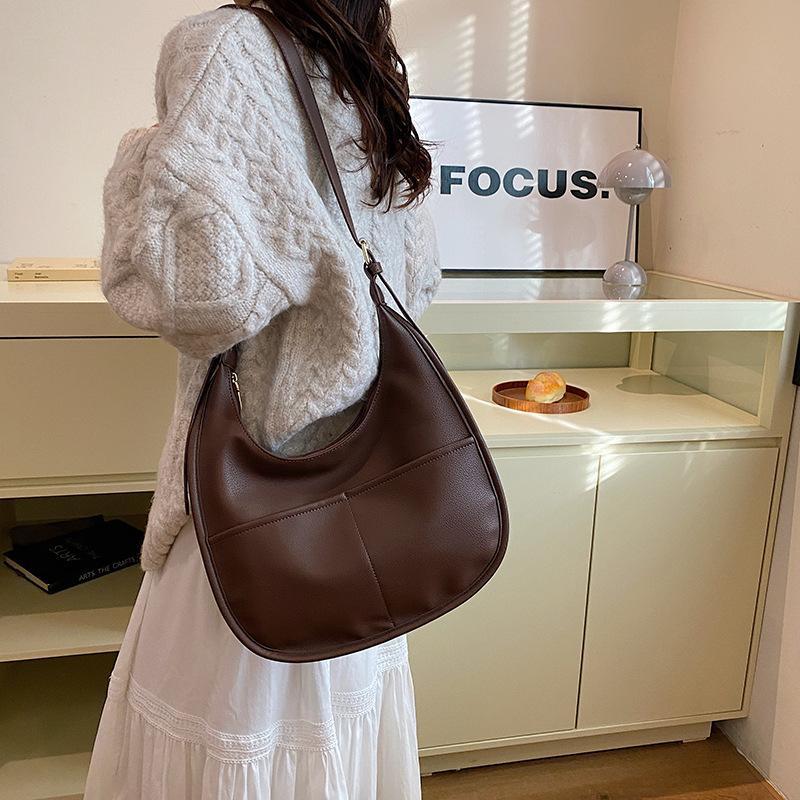 

Ретро сумка большой вместимости женская 2025 новая популярная универсальная на плечо подмышку сумка студентки тоут 30*10*23