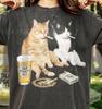 Vintage Old Moggy's Ale Kotowe Własne Palące Koty Koszulka Comfort Colors®, Zabawna Retro Wyblakła Koszulka, Grafika z lat 90. Y2K Mem Streetwear