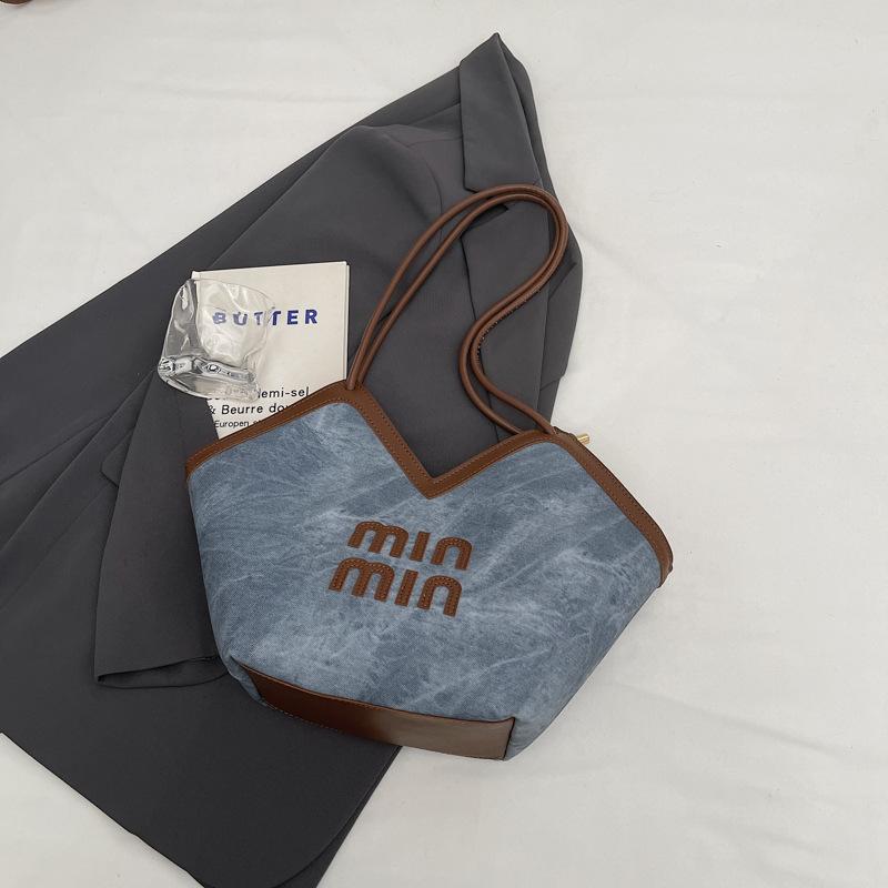 Niche Design Bag Women's Large-capacity New Versatile Shoulder Bag Leisure Student Class Tote Bag