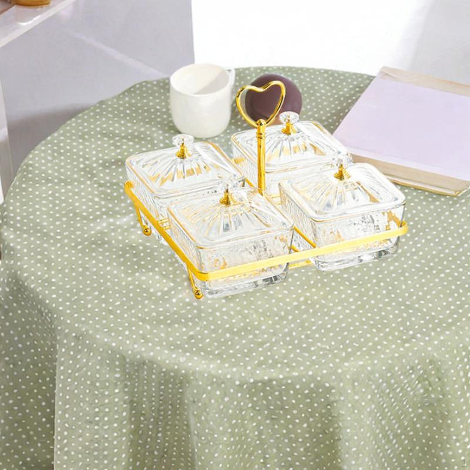 

Тарелка с сухофруктами, закуска, разделенная на порционные тарелки, конфетница для праздника чистый