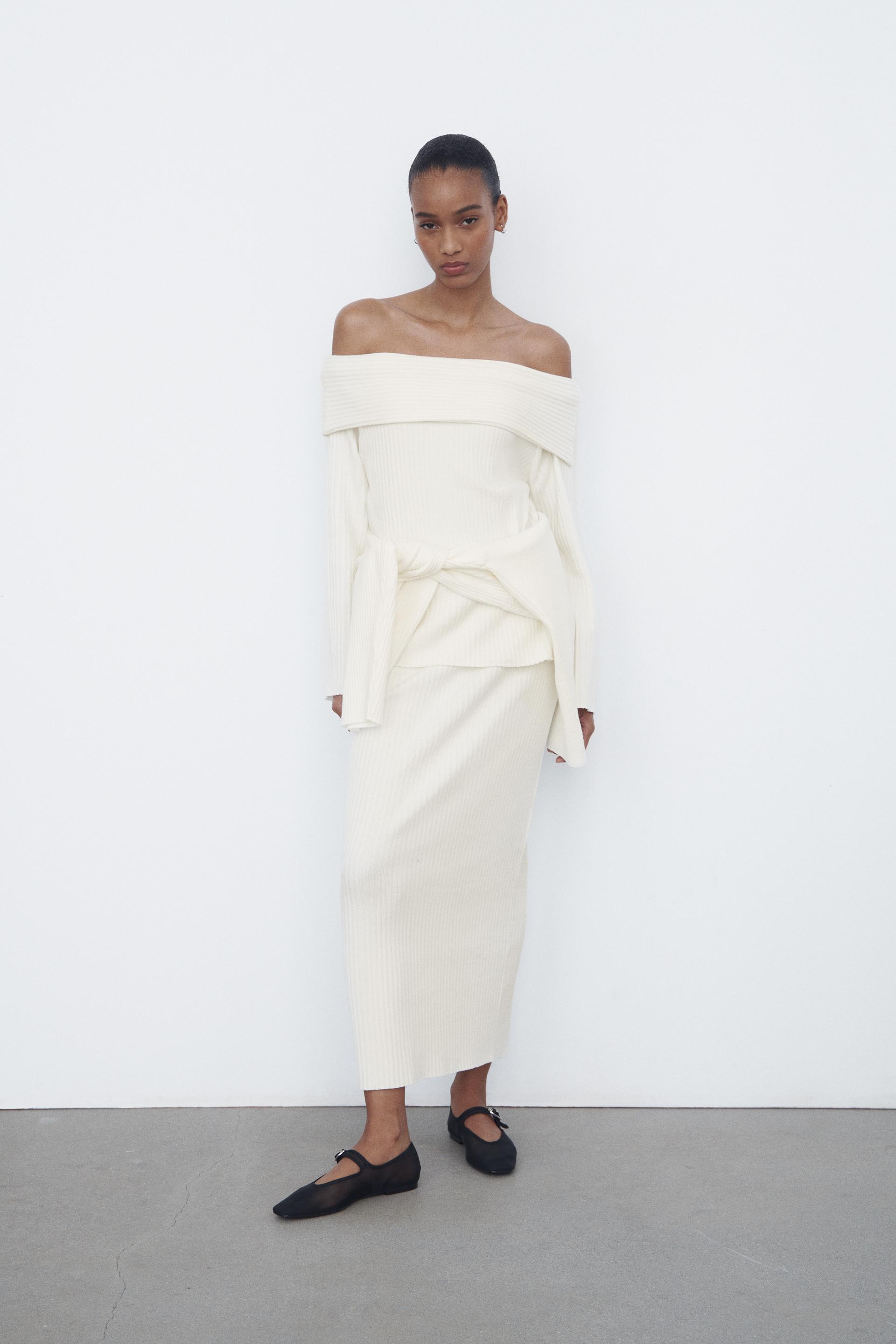 

ФУТБОЛКА СО СБОРКОЙ ПЕРЕДНЕЙ ЧАСТИ