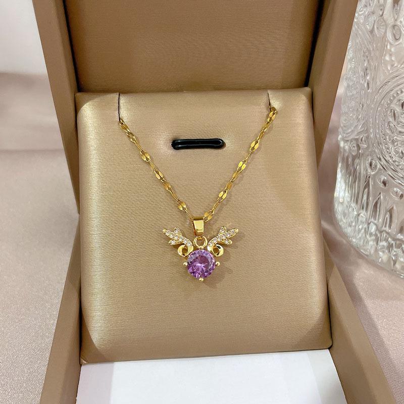 **Lively Women's Necklace: Titanium Steel & Gold-Plated Copper Clavicle Chain**
