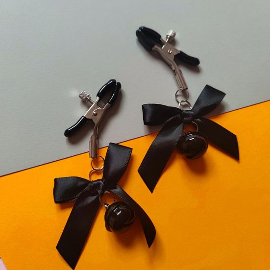 1 Pair Nipple Clamps Adjustable Non-Piercing Body Jewelry with Bowknot Bells Metal Decorative Clips for Adult Men Women Couples Bedtime Play