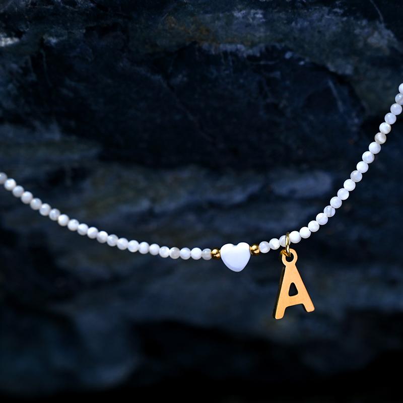 

Натуральные ракушки бусины буквы бохо ожерелье из нержавеющей стали инициал сердце ожерелье для женщин модный тренд изысканные ювелирные изделия