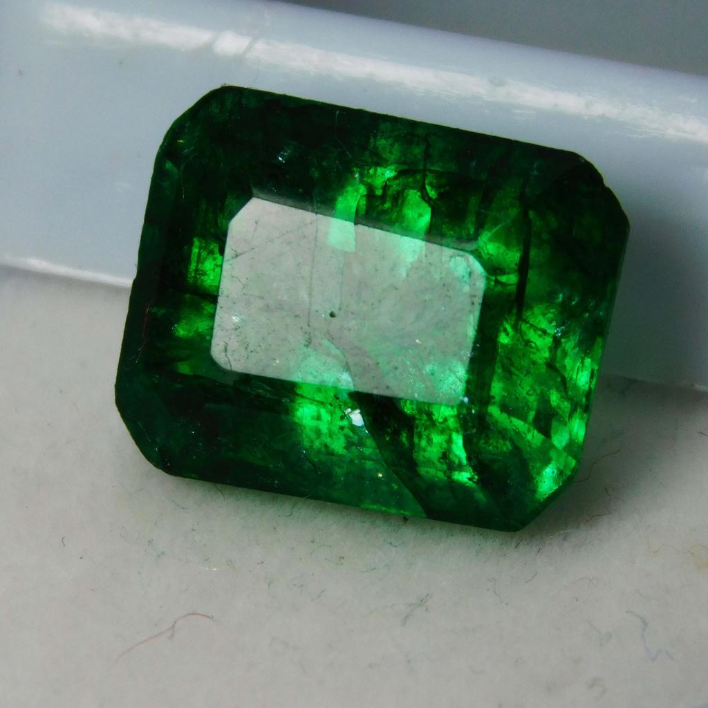 Natural Green Colombian Emerald Emerald Cut 9 Ct CERTIFIED Loose Gemstone A-3882