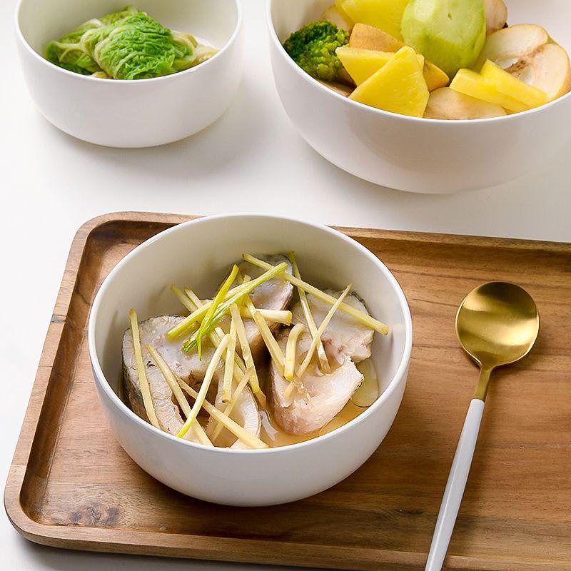 White Bone China Ceramic Bowl with Lid, Heat-Resistant, Ideal for Steaming or Stewing Eggs, Salad.