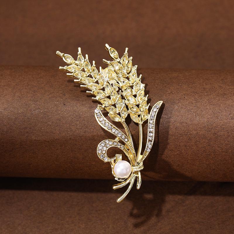 Golden Wheat Ear Brooch: Elegant Women's Suit Jacket Pin & Versatile Clothing Accessory
