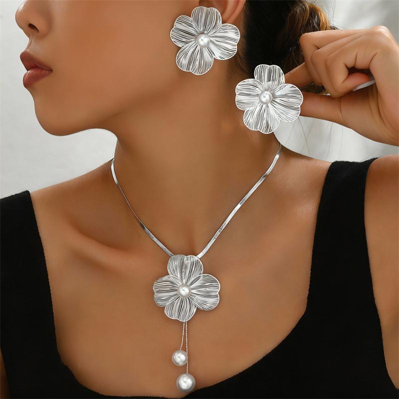 

Elegant Floral Pearl Embellished Earrings For Women With Copper Material And Gold Finish SilverFlowerSet