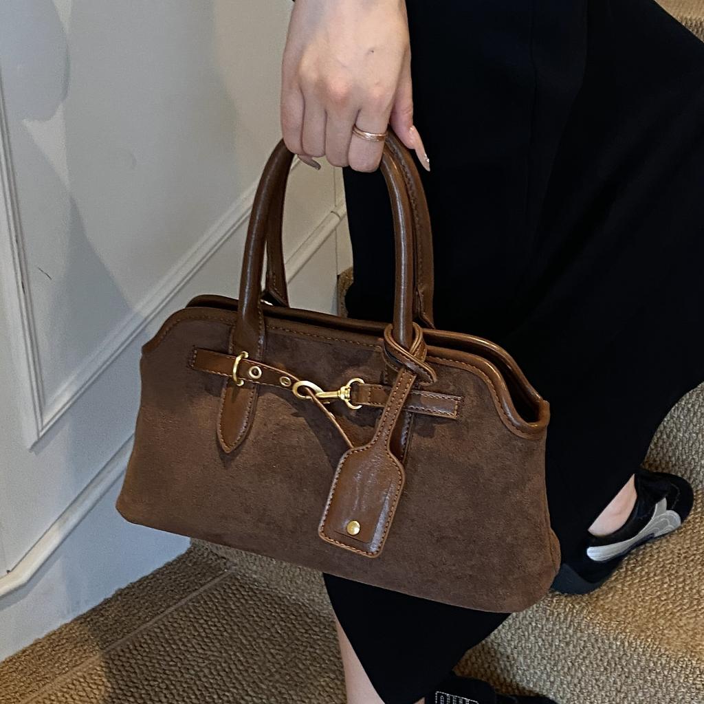 2025 New Fashion Commuter Big Bag Textured Portable Bowling Bag Retro Large Capacity One Shoulder Underarm Bag Women