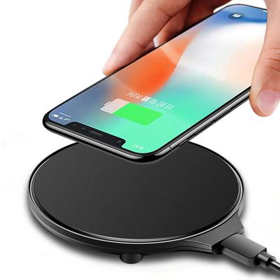 Tenká bezdrátová nabíjecí podložka s USB kabelem pro mobilní telefon