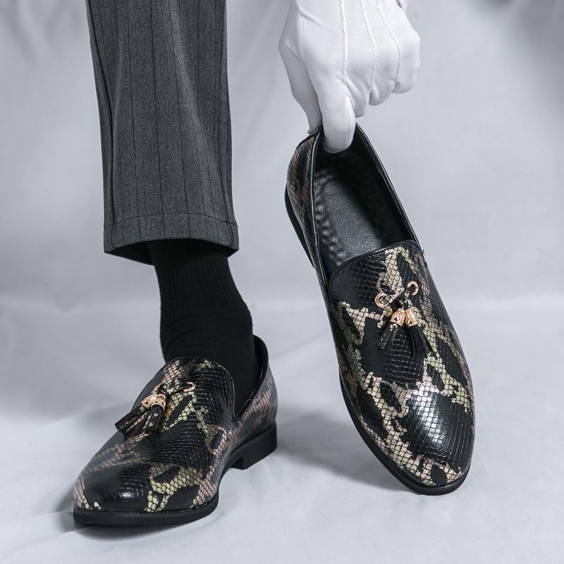 Duży rozmiar biznesowe skórzane buty na stopy męskie wiosenne i jesienne lekkie mokasyny z frędzlami męskie buty lazy jeden pedał męskie buty