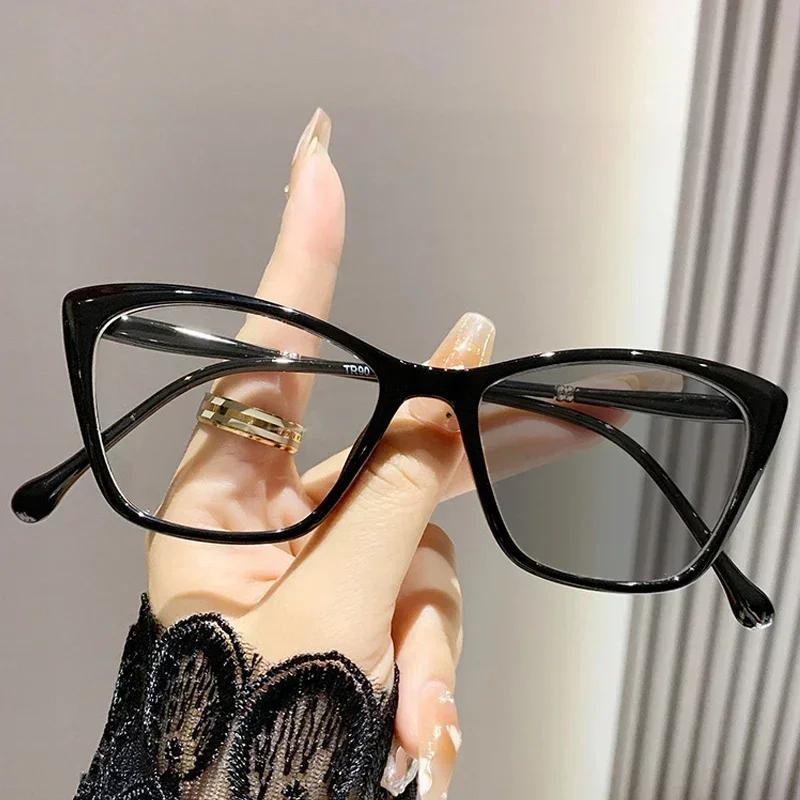 

Trendy Cat Eye Color Changing Near Sight Eyewear Men Women Unisex Photochromic Myopia Glasses Outdoor Traveling Minus Glasses -1.5