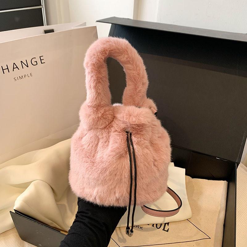 Stylish Plush Bucket Shoulder Bag Women 2023 Autumn Winter New Fashion Handbag розовый