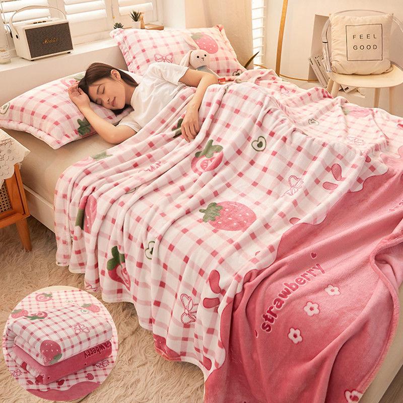 

Girls Cartoon Strawberry Flannel Blanket, Warm Bedspread Sheet, Fuzzy Soft Fleece Plush Blankets for Bed Sofa Nap Shawl Blankets 120x200cm земляничный