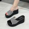 2025 Summer Women's Beach Sandals Women High Heels Platform Wedge Slippers Women Checkerboard Thick Bottom Slippers Zapatos