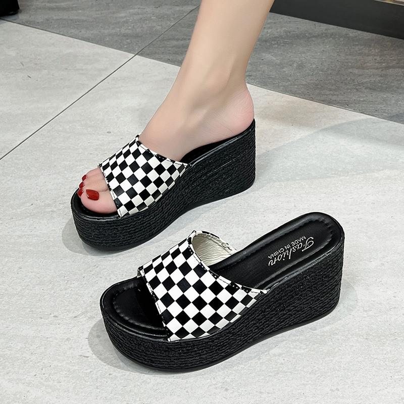 2025 Summer Women's Beach Sandals Women High Heels Platform Wedge Slippers Women Checkerboard Thick Bottom Slippers Zapatos