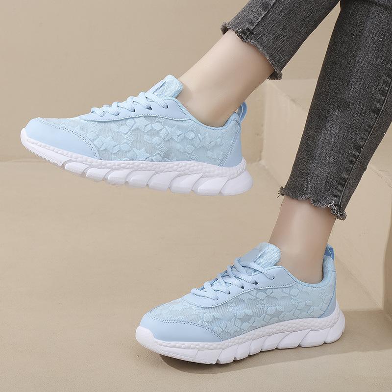 Little white shoes are fashionable and versatile, spring breathable models, one-pedal women's shoes, light and breathable casual shoes