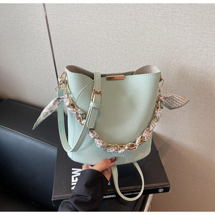 

Simple spring new bucket bag fashion trend niche design women s shoulder messenger bag зелёный
