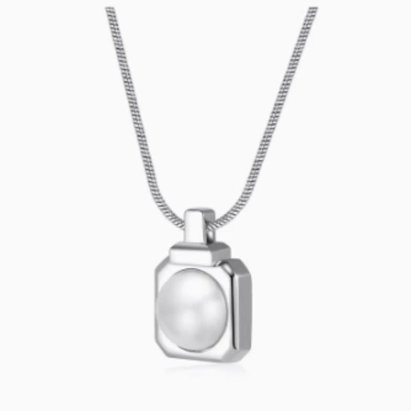 Simple And Fashionable Personality, Versatile Copper-Plated Platinum Inlaid Pearl Square Pendant, Collarbone Chain, Niche Design Necklace, Women