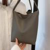 High-quality Tote Bag New Large-capacity Commuter Shoulder Bag for Women Retro Versatile Niche Bucket Bag
