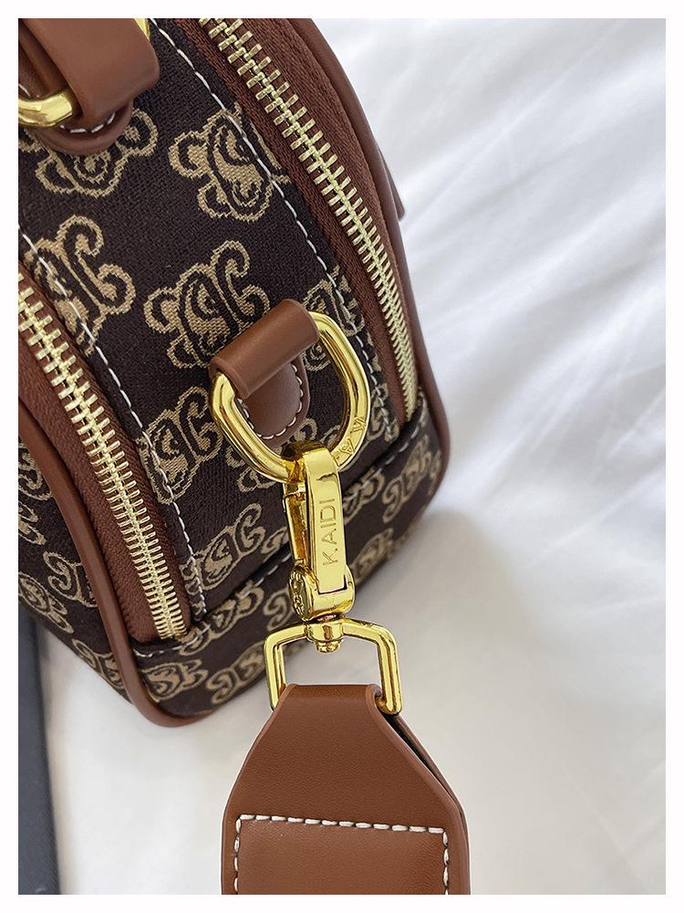 2026 Bear Embroidery Crossbody Bag - Women's Fashion Versatile Shoulder Bag