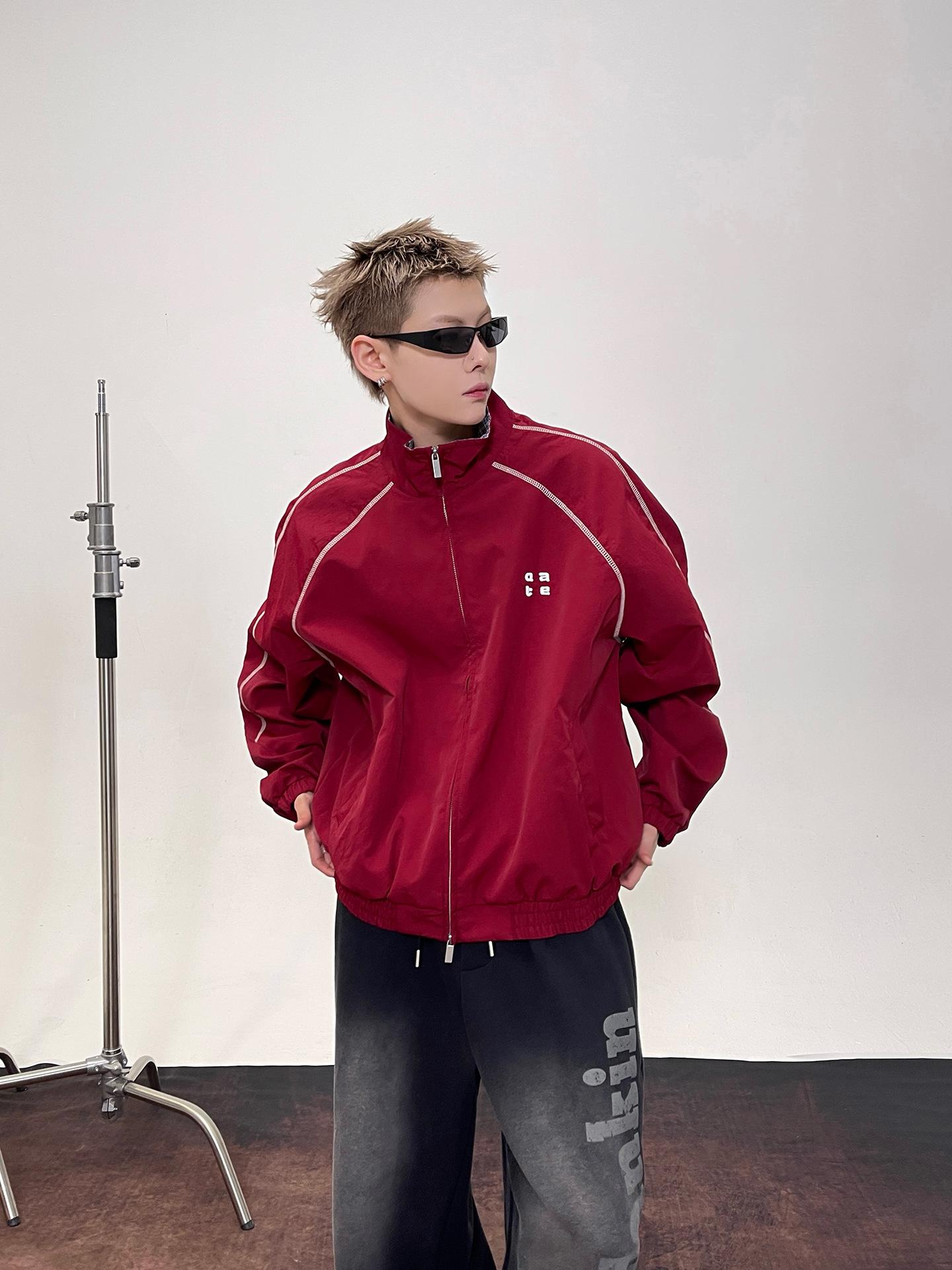 

Unisex Trendy Letter Embroidery Stand Collar Jacket with Raglan Sleeves - Perfect for Spring & Autumn M вина червоного кольору