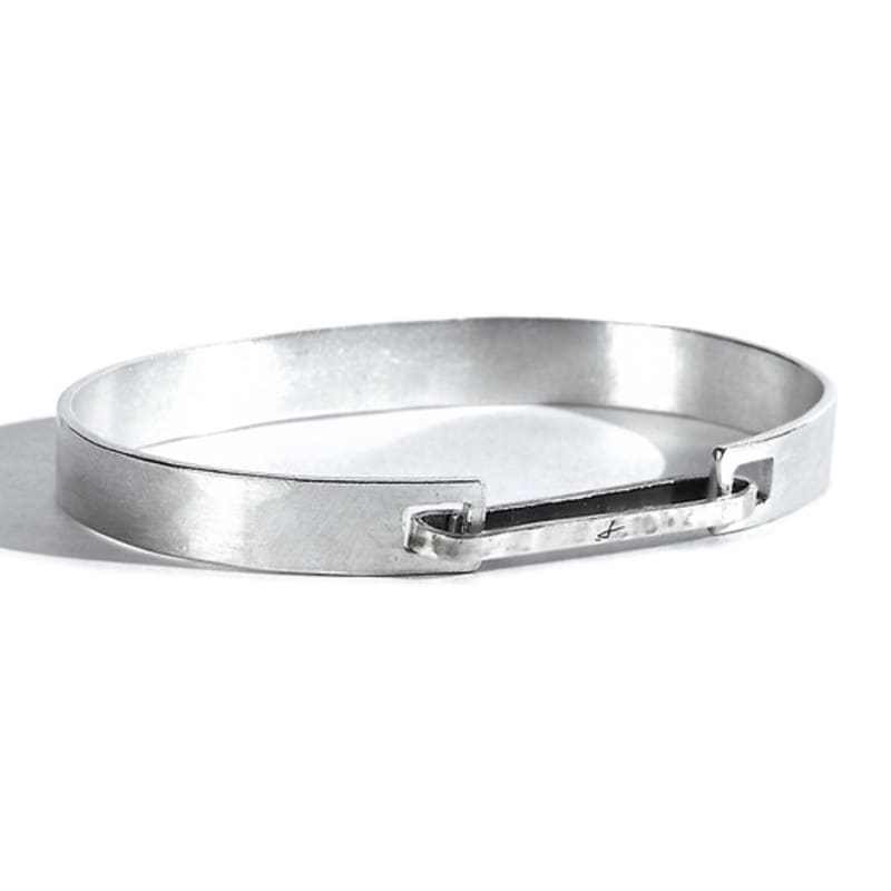 SEWNSWEN SEWN SUEN SILVER HAMMERED CLIP Bangle