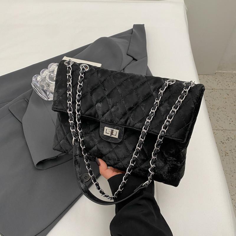 Chic Medium Size Black Triangle Grid Crossbody Bag With Car Stitching Elements Rhombus