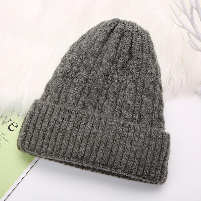 

Маленькая жареная шерстяная шапка из закрученного теста, корейская плюшевая шапка, доступная напрямую зимой, одноцветная теплая вязаная шапка one size