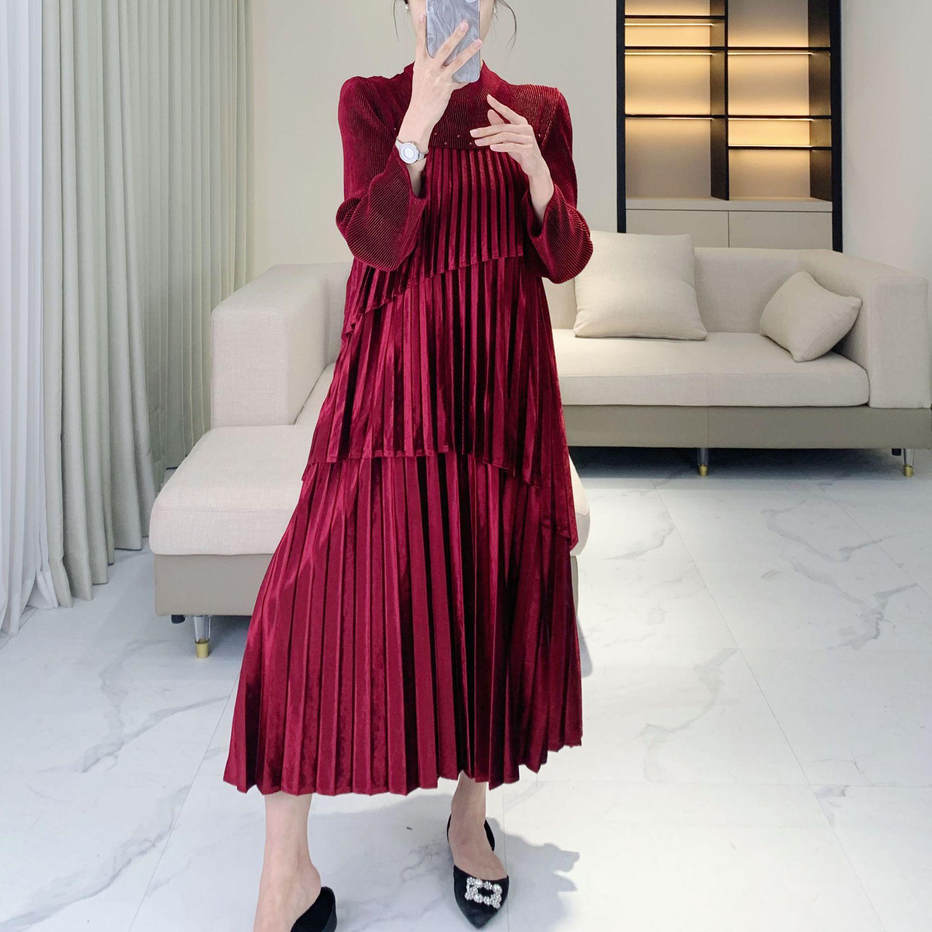 

Elegant Red Velvet Beaded Evening Gown for Autumn-Winter Festive Weddings One Size (90-150 kg) темно-синього кольору