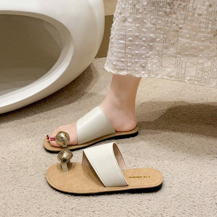 Korean fashion metal buckle cover toe slippers women's summer wear New Year's new flat-bottomed comfortable one-word with cool slippers