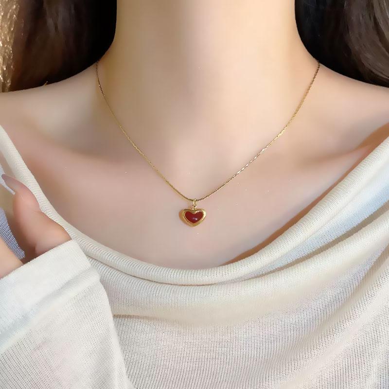 Minimalist French-style heart-shaped titanium steel necklace, non-fading, women's summer niche design, high-end trendy clavicle chain accessory