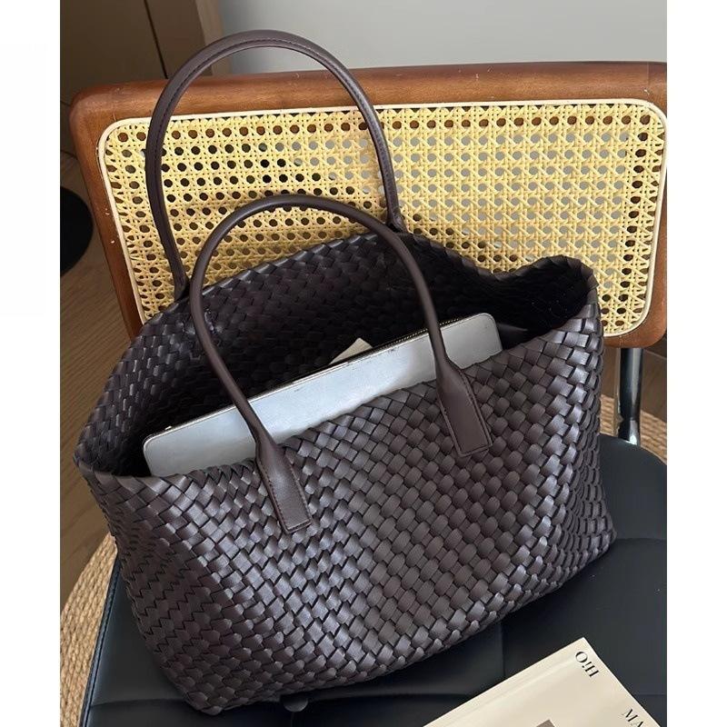Handmade Leather Woven Bag Large Capacity Tote Mother Bag Vegetable Basket Design Shoulder Bag Tide