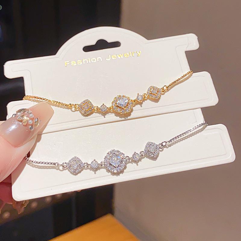 Koreanischer Stil Zirkonia Rundes Durchbrucharmband: Elegantes, hochwertiges, vielseitiges Design für Handschmuck.