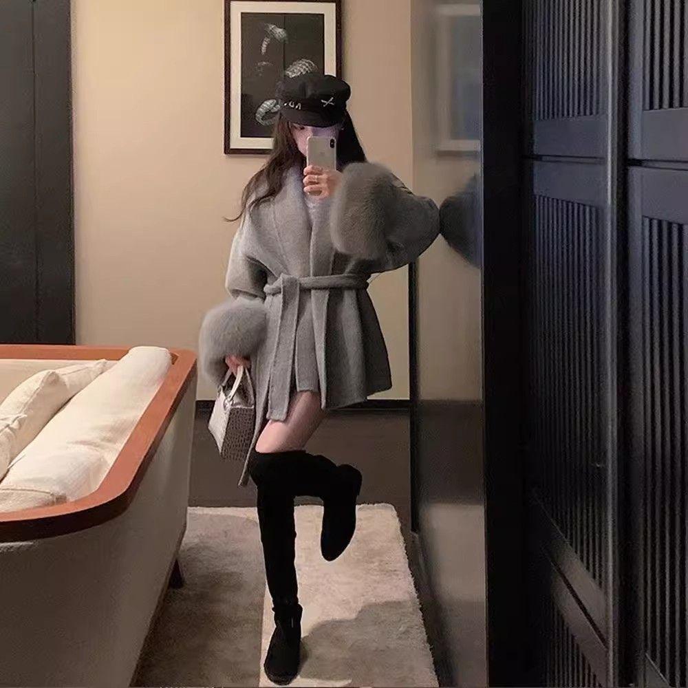 Hepburn Style Wool Coat with Lace-Up Fur Sleeves for Women - Slim Fit for Autumn/Winter