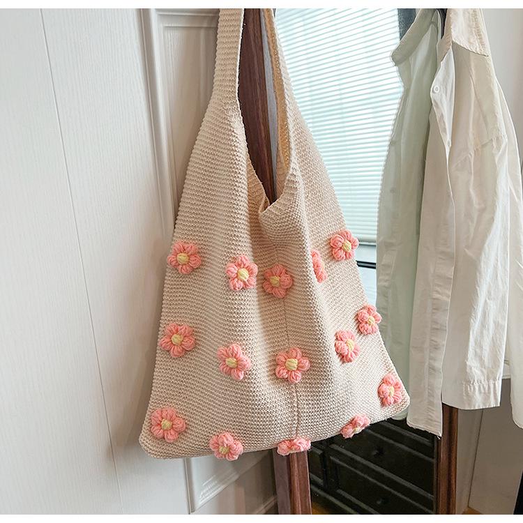 Women's 2025 Large Capacity Knit Flower Tote: Spring/Summer Beach & Commuting Bag