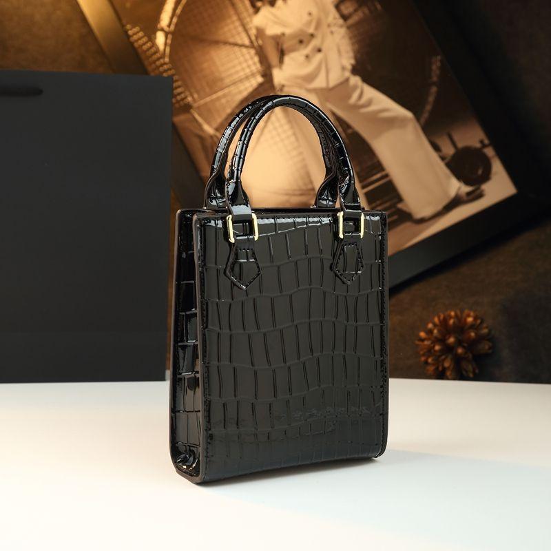 Crocodile Pattern Mobile Phone Bag Atmospheric Portable Messenger Bag Genuine Leather Women S Bag Middle-Aged Mother Small Bag чёрный