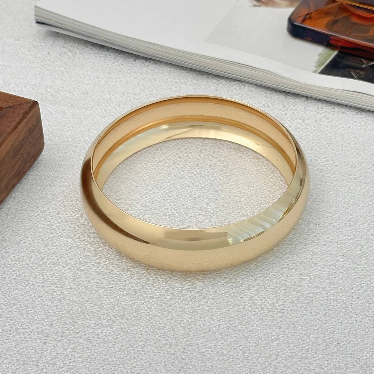 

SHIXIN Trendy Smooth Chunky Metal Big Circle Bangles Set for Women Hip-hop Glossy Gold Color Wide Bracelet Simple Hand Jewelry