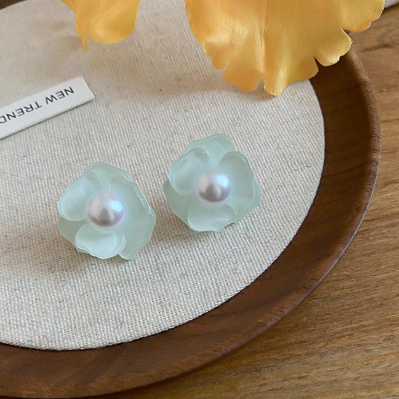 Spring fresh flower pearl earrings women s light luxury high-end sense unique beautiful stud earrings super fairy beautiful temperament earrings