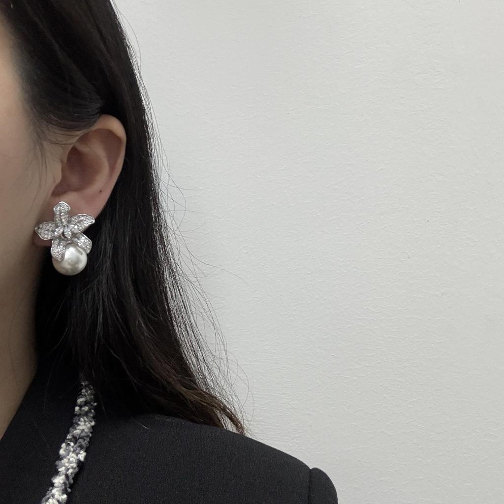 High-Brightness Pearl Earrings, High-End Personality Exaggerated Earrings, Flower Temperament Jewelry, Cold Wind Slightly Inlaid Zircon Stud Earrings