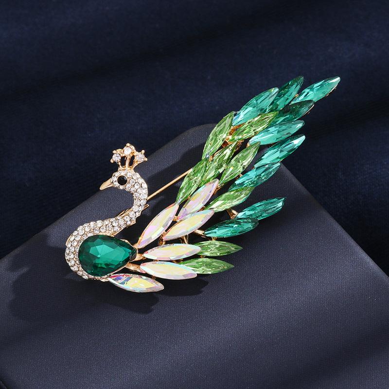 Light luxury gradual change crystal peacock brooch women's niche versatile retro corsage pin suit jacket with accessories