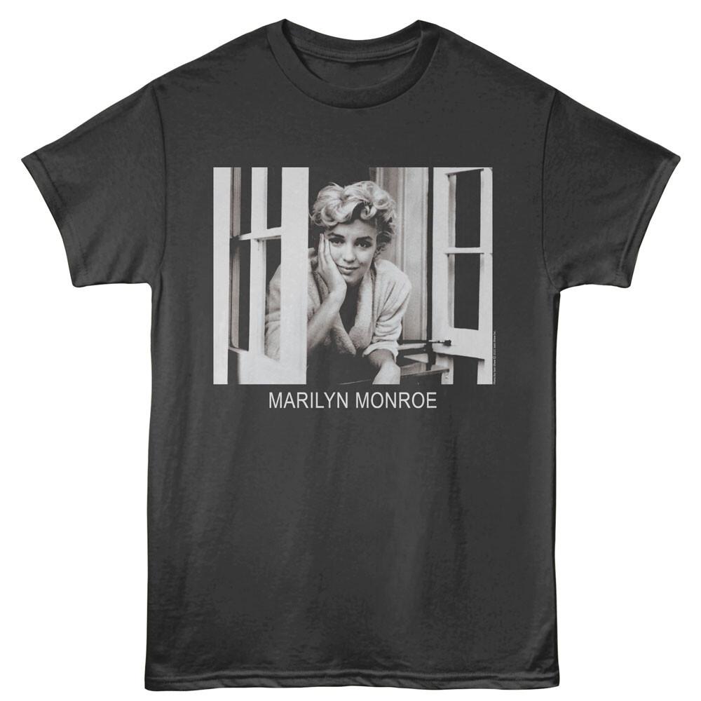 Marilyn Monroe Looking Out Window In Bathrobe Men T Shirt S