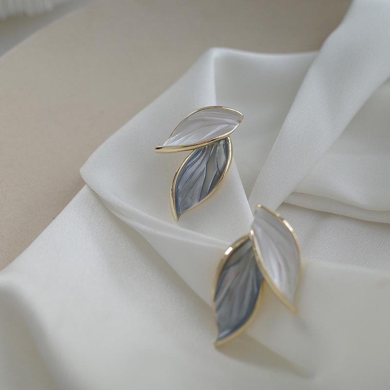 Women's Haze Color Leaf Stud Earrings - Niche High-End Style, Trendy 2022 Clip-On for Non-Pierced Ears