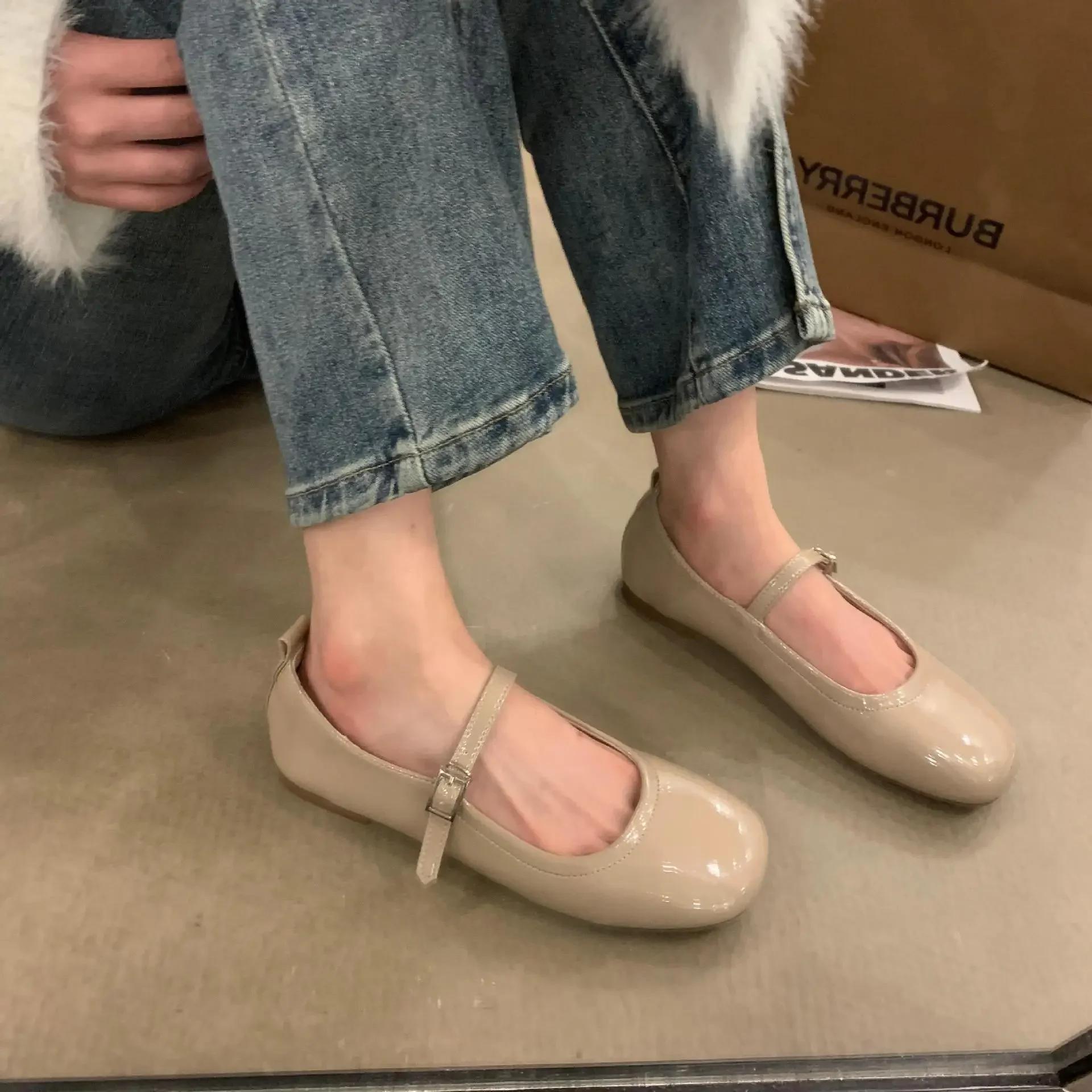 

Fashion 2024 Spring and Autumn Fashion Mary Jane Soft Bottom Bean Single Shoes Elegant Flat Bottom Baotou Boat Shoes 33 хаки