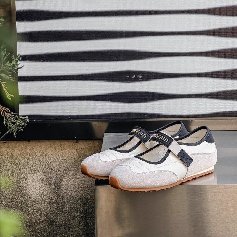 

Dopamine wind Velcro shallow mouth sports Mary Jane single shoes women s 2025 spring and summer new fashion casual shoes 35 белый