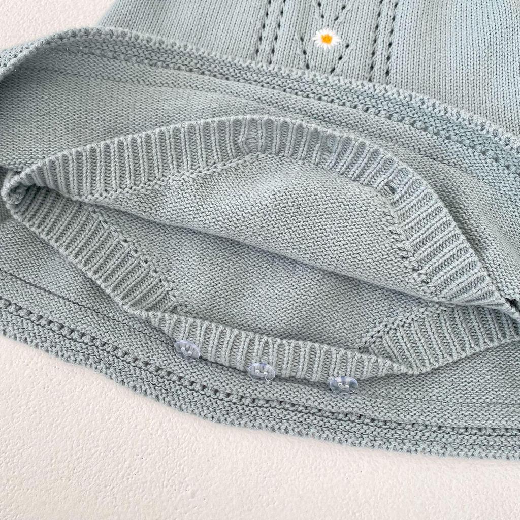 2025 Herbst/Winter Gänseblümchen-bestickte Strickjacke & Trägerkleid für Babymädchen