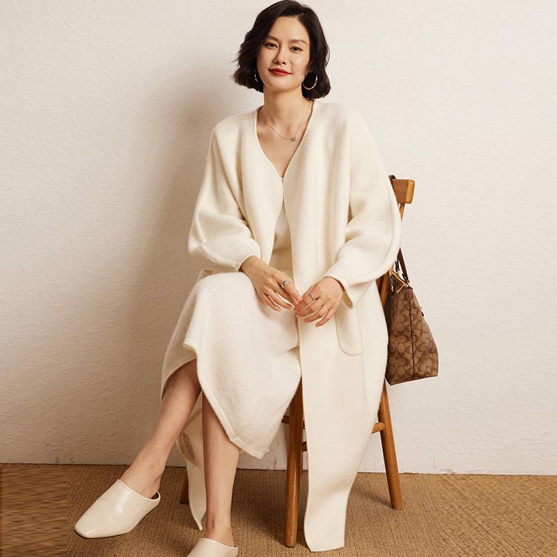 Versatile Cashmere Long Coat: Round Neck, Buttonless, Mid-Length, Stylish and Casual, Long-Sleeved Outerwear for Autumn/Winter.